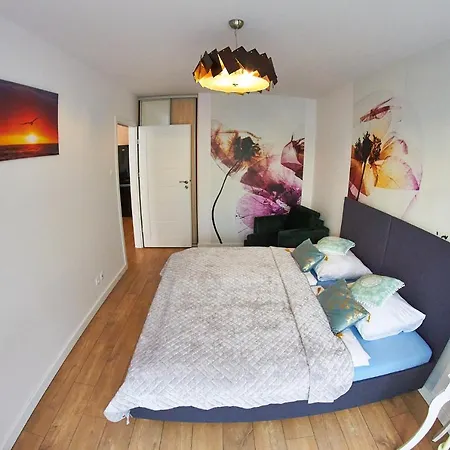 Apartamentyprzymorzu Baltycki Z Miejscem Postojowym I Ogrodkiem דירה *