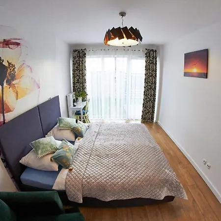 Apartamentyprzymorzu Baltycki Z Miejscem Postojowym I Ogrodkiem דירה *