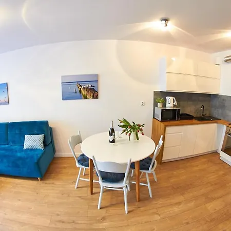 Apartamentyprzymorzu Baltycki Z Miejscem Postojowym I Ogrodkiem * קולובז'ג