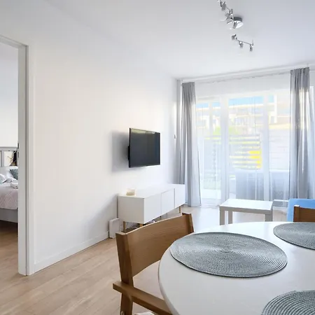 Apartamentyprzymorzu Baltycki Z Miejscem Postojowym I Ogrodkiem דירה *