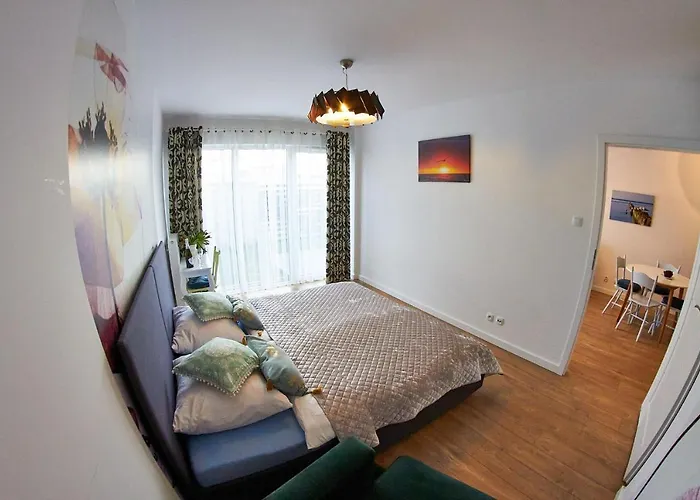 Apartamentyprzymorzu Baltycki Z Miejscem Postojowym I Ogrodkiem * Kołobrzeg