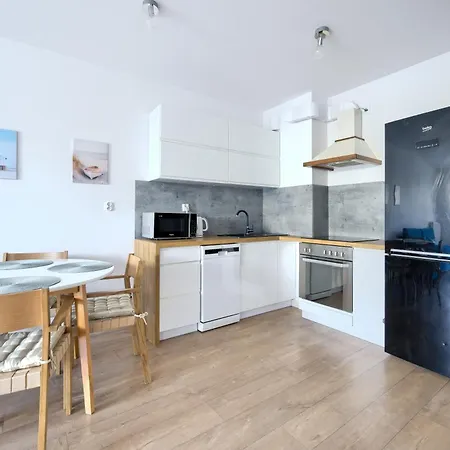 Apartamentyprzymorzu Baltycki Z Miejscem Postojowym I Ogrodkiem شقة